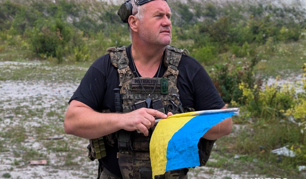 Магнус Ек, воєнний інструктор зі Швеції