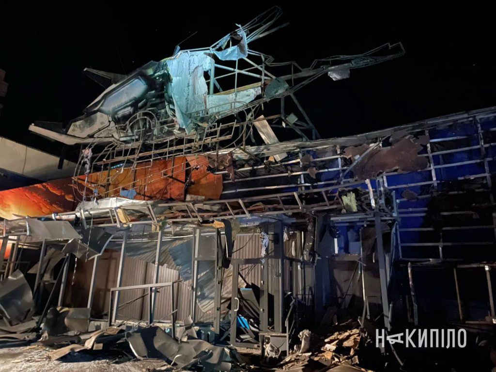 Наслідки прильоту 19 листопада 2025 року у Харкові, проспект аерокосмічний 167, фото: Павло Пахоменко