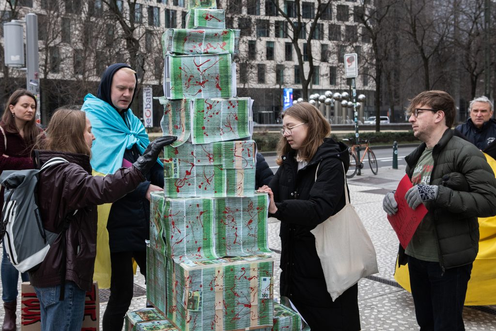 У Європі протестують проти блокування репараційного кредиту для України 2