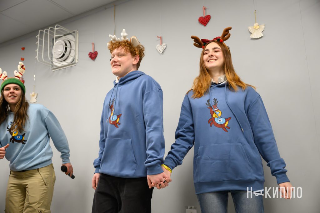 «Олені святого Миколая» привезли подарунки на Харківщину. Фоторепортаж 7 Олені Святого Миколая у Слатіно, Харківська область 6 грудня 2025 року, фото:Лептуга Ігор