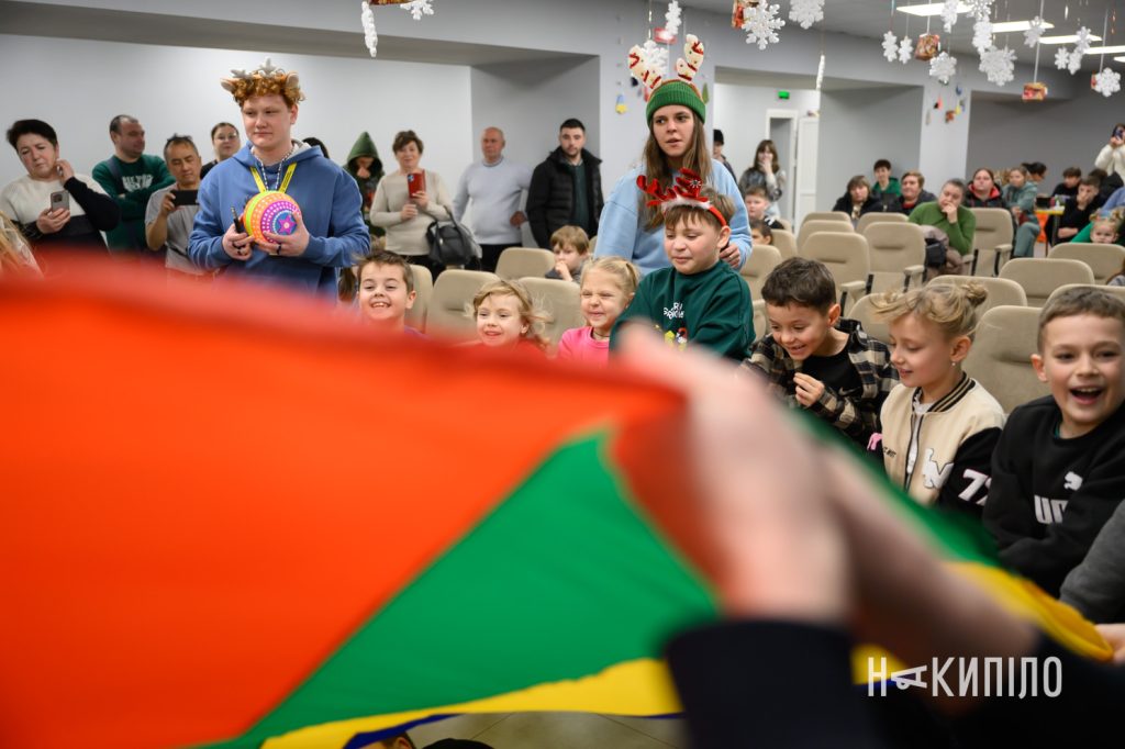 «Олені святого Миколая» привезли подарунки на Харківщину. Фоторепортаж 14 Олені Святого Миколая у Слатіно, Харківська область 6 грудня 2025 року, фото:Лептуга Ігор