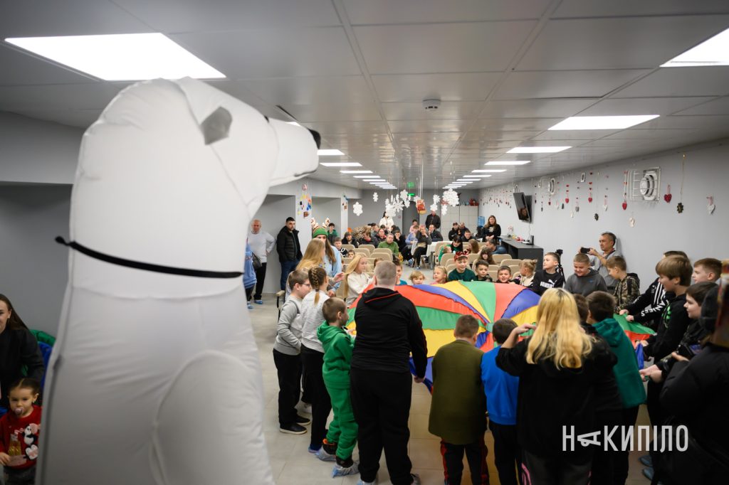 «Олені святого Миколая» привезли подарунки на Харківщину. Фоторепортаж 9 Олені Святого Миколая у Слатіно, Харківська область 6 грудня 2025 року, фото:Лептуга Ігор