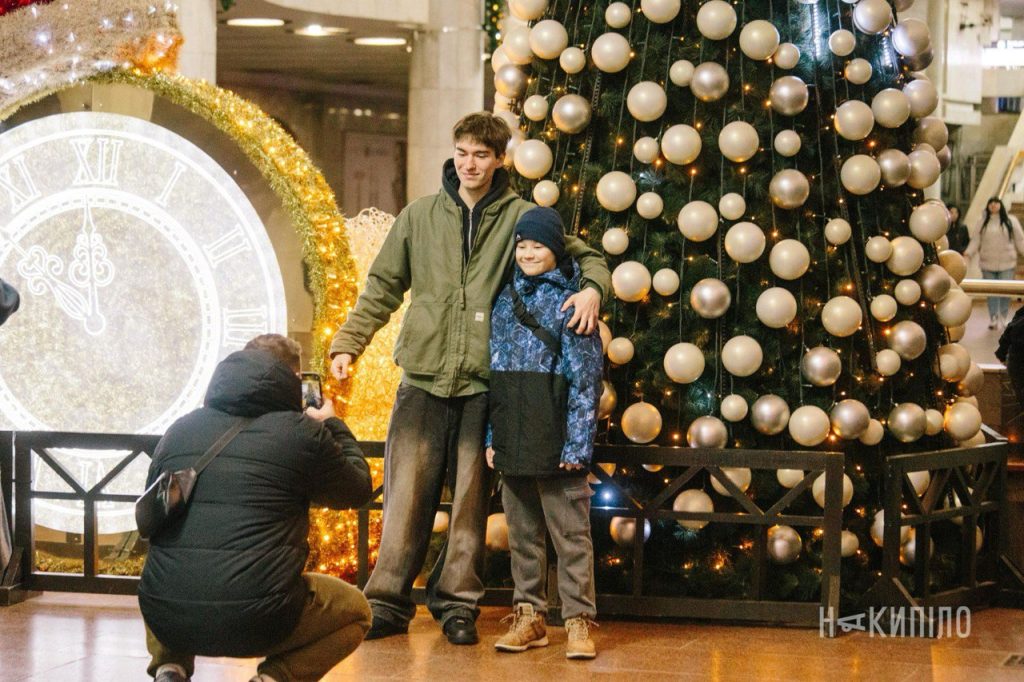 Головна ялинка Харкова вчетверте відкрилася у метро (фото) 3