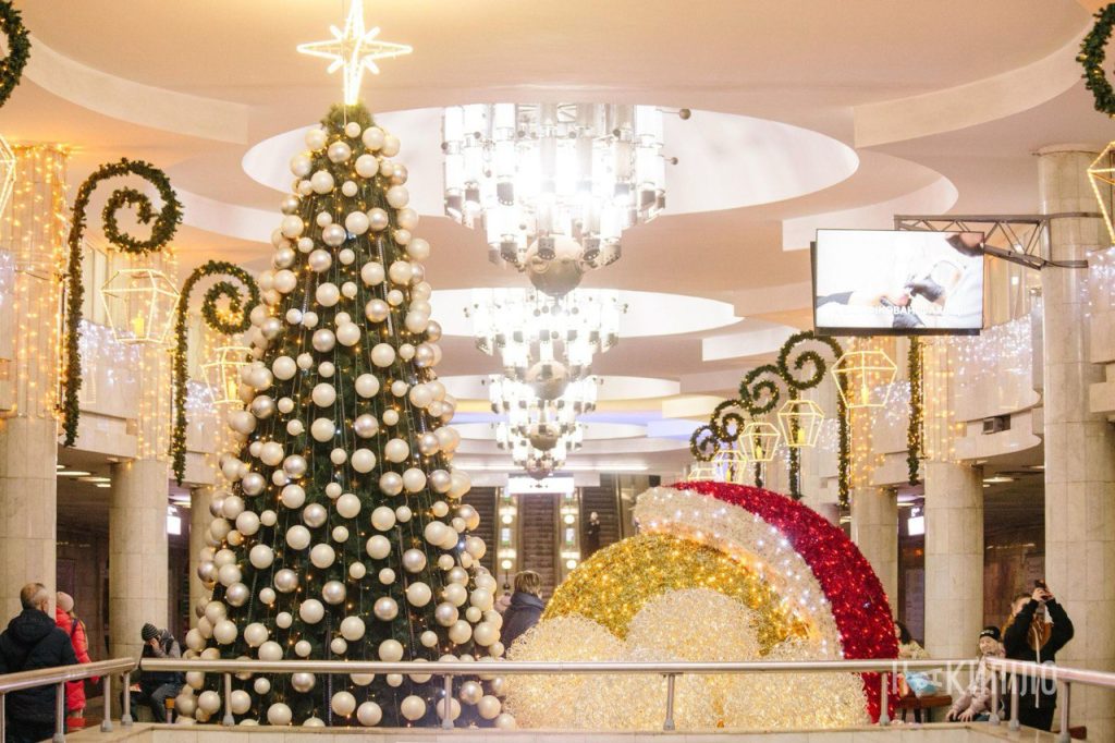 Головна ялинка Харкова вчетверте відкрилася у метро (фото) 4