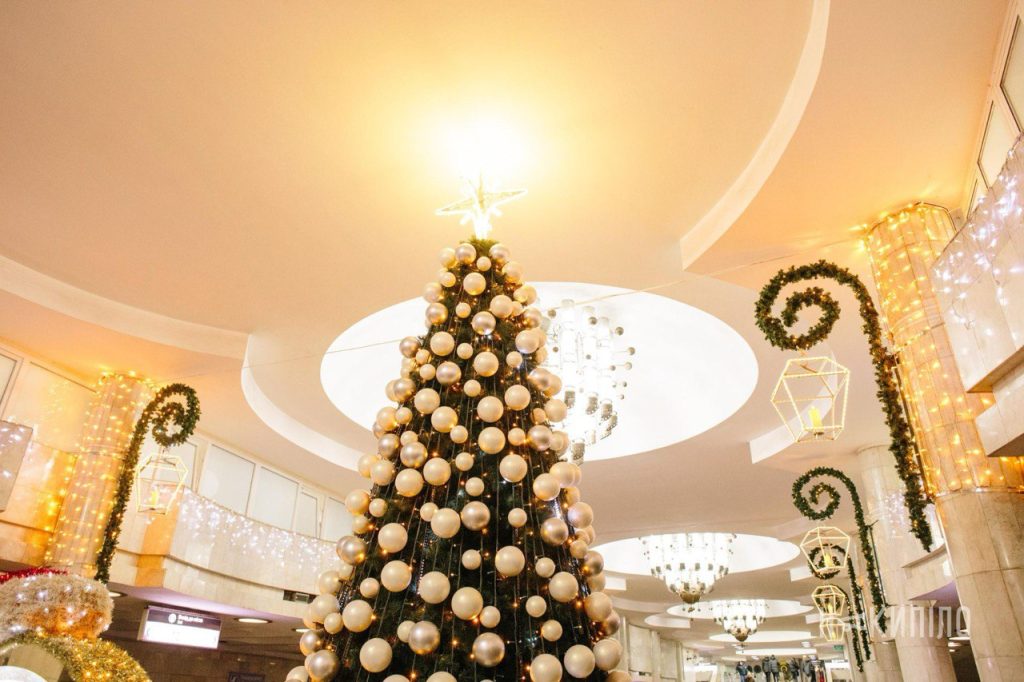 Головна ялинка Харкова вчетверте відкрилася у метро (фото) 5