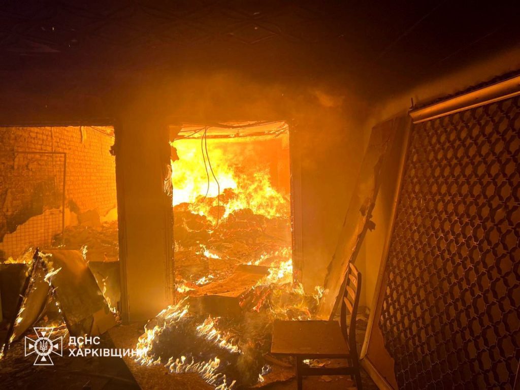 На Харківщині — масштабна пожежа після обстрілу 1