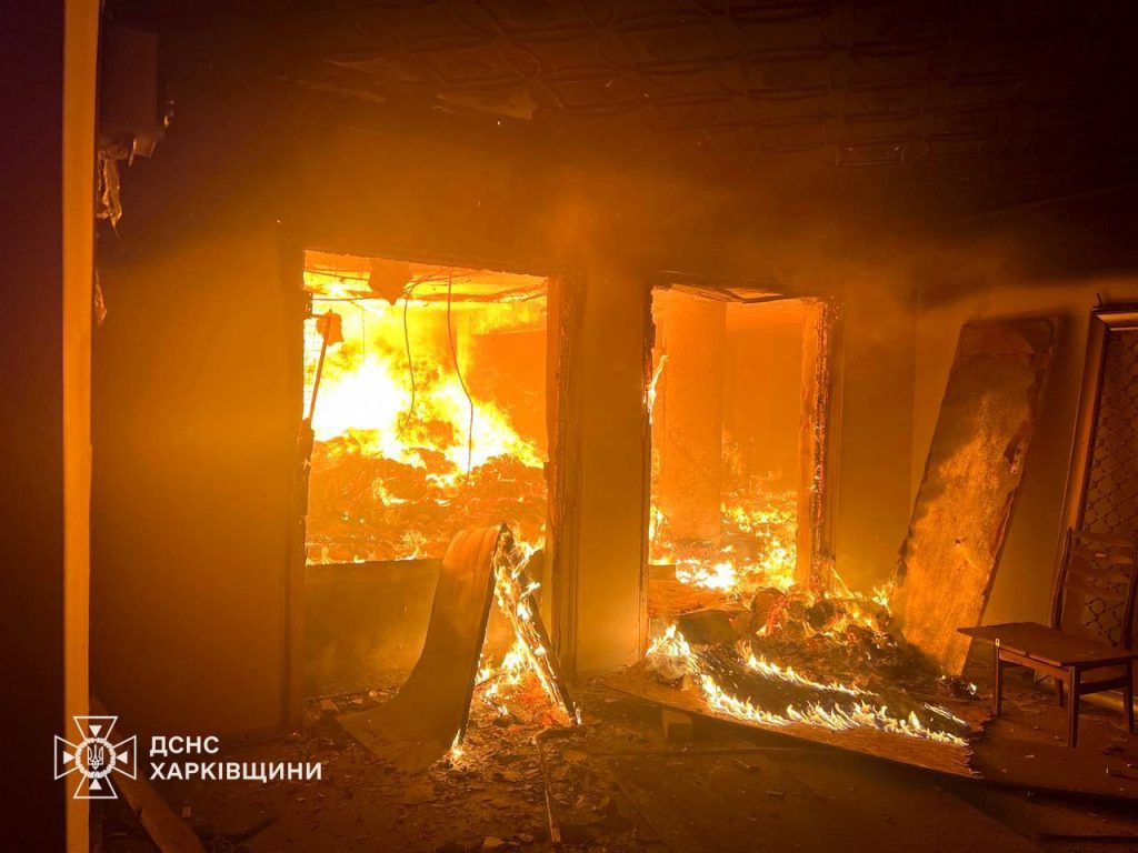 На Харківщині — масштабна пожежа після обстрілу 5