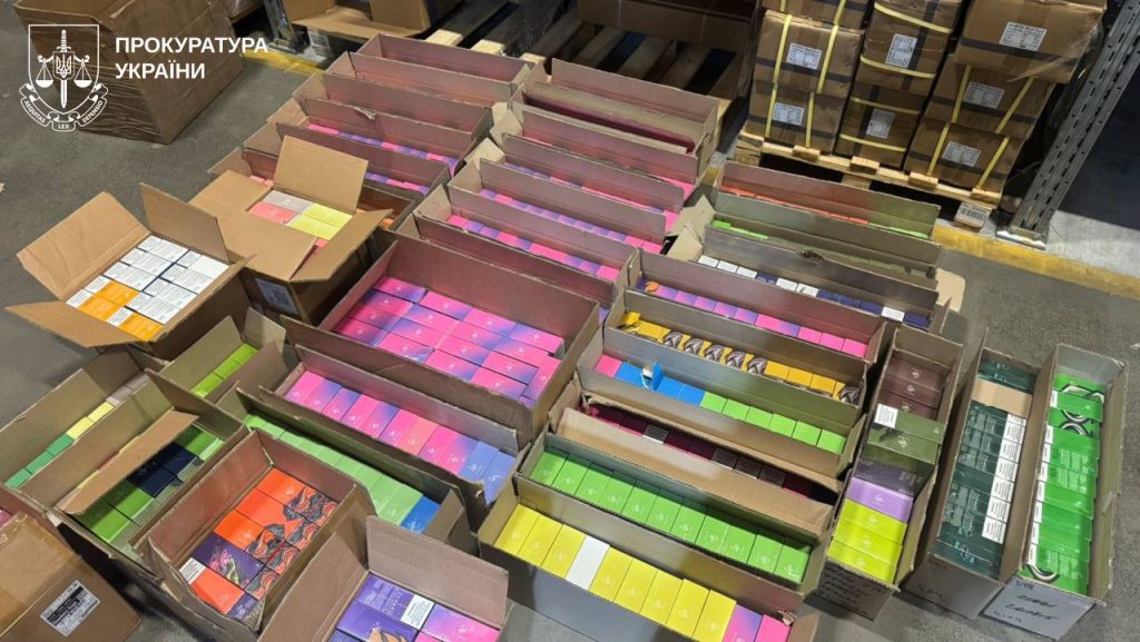 Тіньовий бізнес: на Харківщині вилучили електронні сигарети на майже 9 мільйонів гривень 2