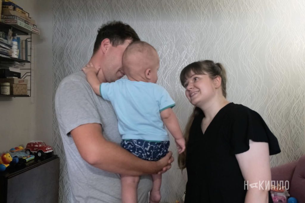 Історії трьох родин, які отримують послугу раннього втручання 8 дитина, батьки, раннє втручання