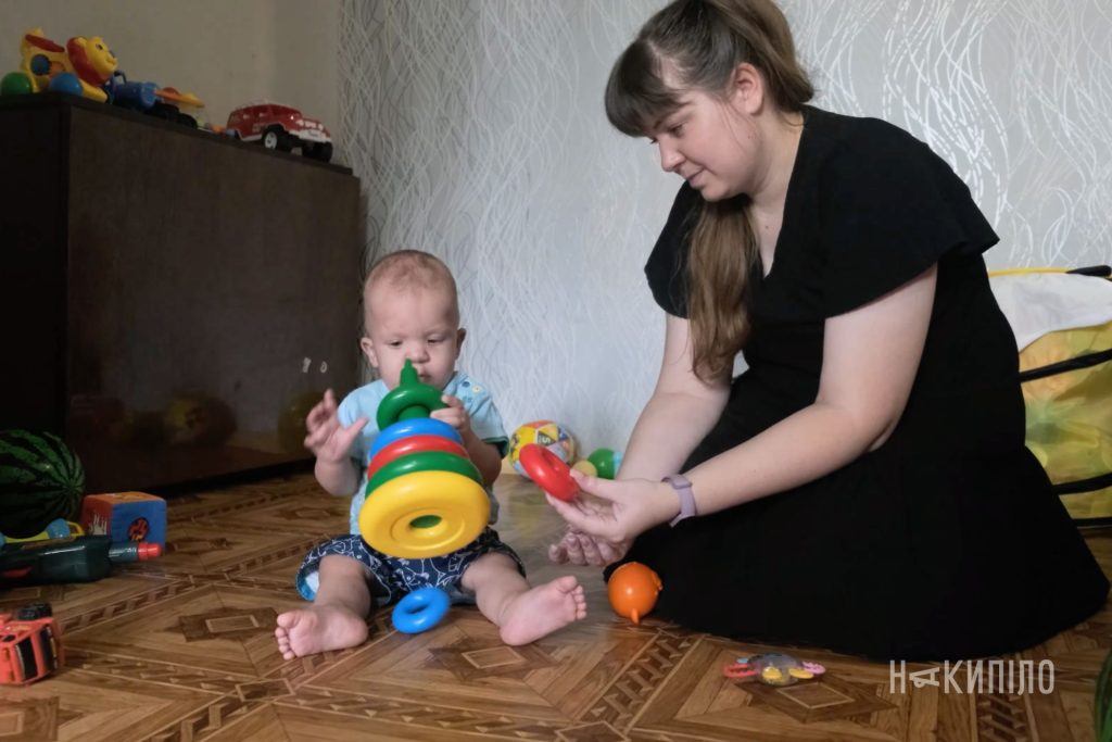 Історії трьох родин, які отримують послугу раннього втручання 6 дитина, мама, раннє втручання