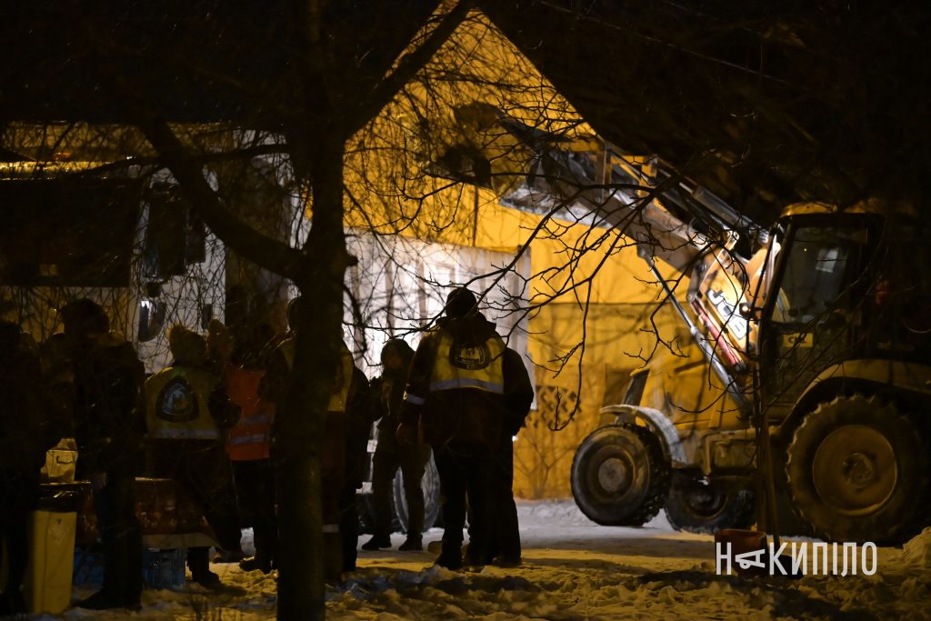 КАБ зруйнувала будинок у Харкові та залишила вирву. Фото наслідків КАБ зруйнувала будинок у Харкові та залишила вирву. Фото наслідків