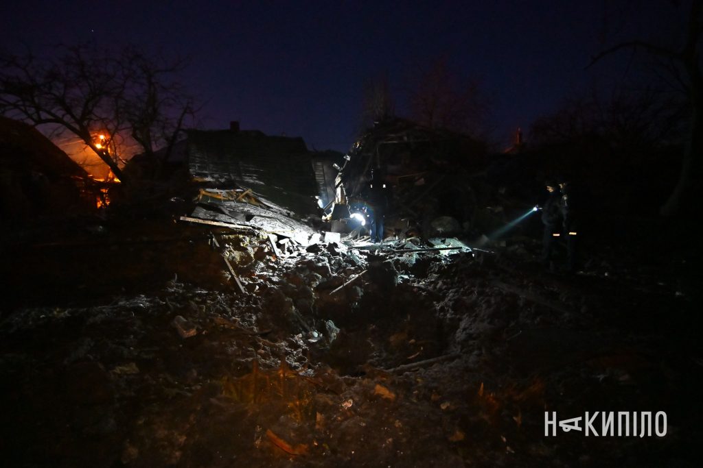 КАБ зруйнувала будинок у Харкові та залишила вирву. Фото наслідків КАБ зруйнувала будинок у Харкові та залишила вирву. Фото наслідків