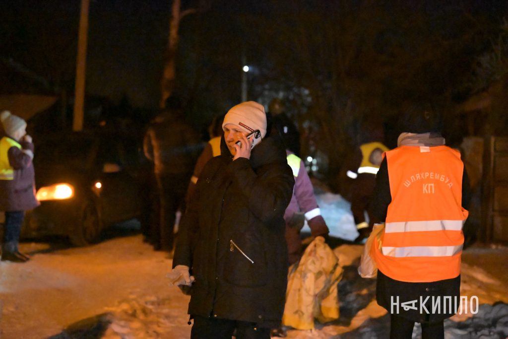 КАБ зруйнувала будинок у Харкові та залишила вирву. Фото наслідків КАБ зруйнувала будинок у Харкові та залишила вирву. Фото наслідків