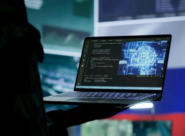 Відповіді з Кремля: як російська пропаганда «заражає» ШІ-моделі 