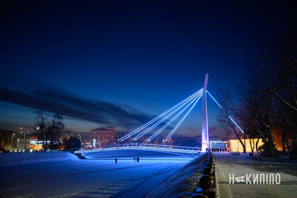 Вечірній святковий Харків — який він? Фоторепортаж 6 Харків, стрілка, набережна, січень 2025 фото: Лептуга Ігор
