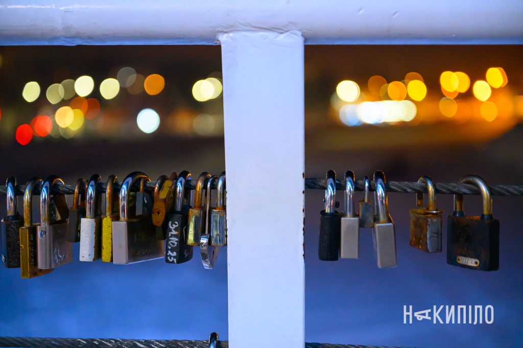 Вечірній святковий Харків — який він? Фоторепортаж 4 Харків, стрілка, набережна, січень 2025 фото: Лептуга Ігор