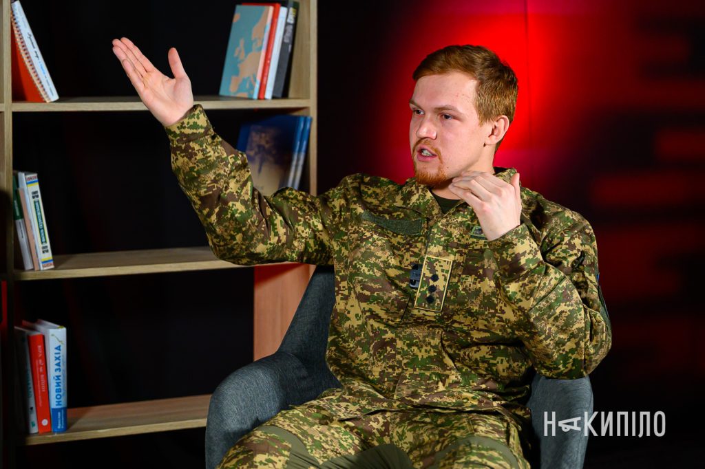 «Багато речей цінуєш більше, коли втрачаєш». Історія офіцера НГУ, звільненого з полону Запис інтерв‘ю зі звільненим з полону Арсеній «Руді» Фото: Ігор Лептуга