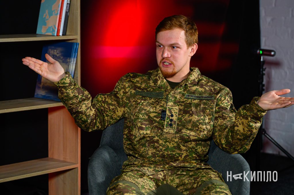 «Багато речей цінуєш більше, коли втрачаєш». Історія офіцера НГУ, звільненого з полону Запис інтерв‘ю зі звільненим з полону Арсеній «Руді» Фото: Ігор Лептуга