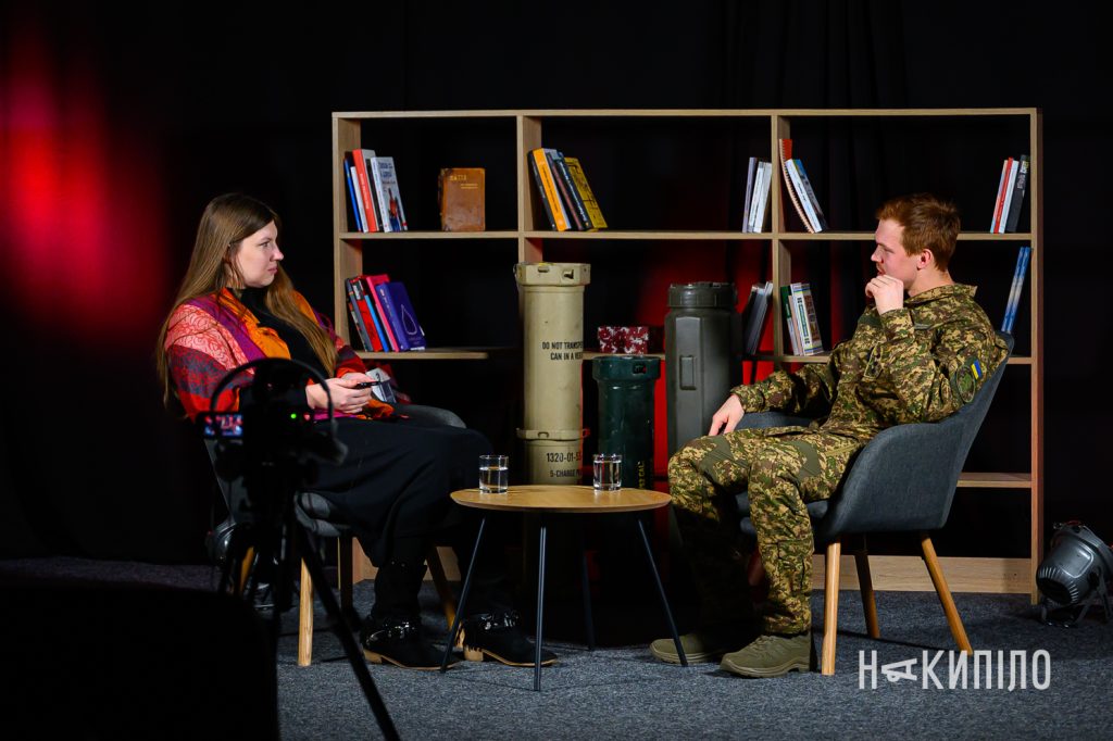 «Багато речей цінуєш більше, коли втрачаєш». Історія офіцера НГУ, звільненого з полону Запис інтерв‘ю зі звільненим з полону Арсеній «Руді» Фото: Ігор Лептуга