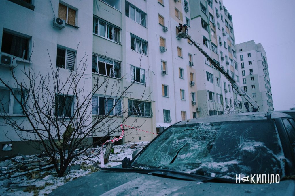 20 дронів і ракета: наслідки ударів по Харкову 12 будинок, машина, скло, наслідки обстрілу