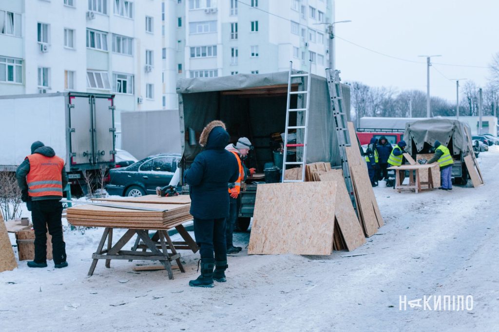 20 дронів і ракета: наслідки ударів по Харкову 16 комунальники усувають наслідки після нічної атаки у Харкові