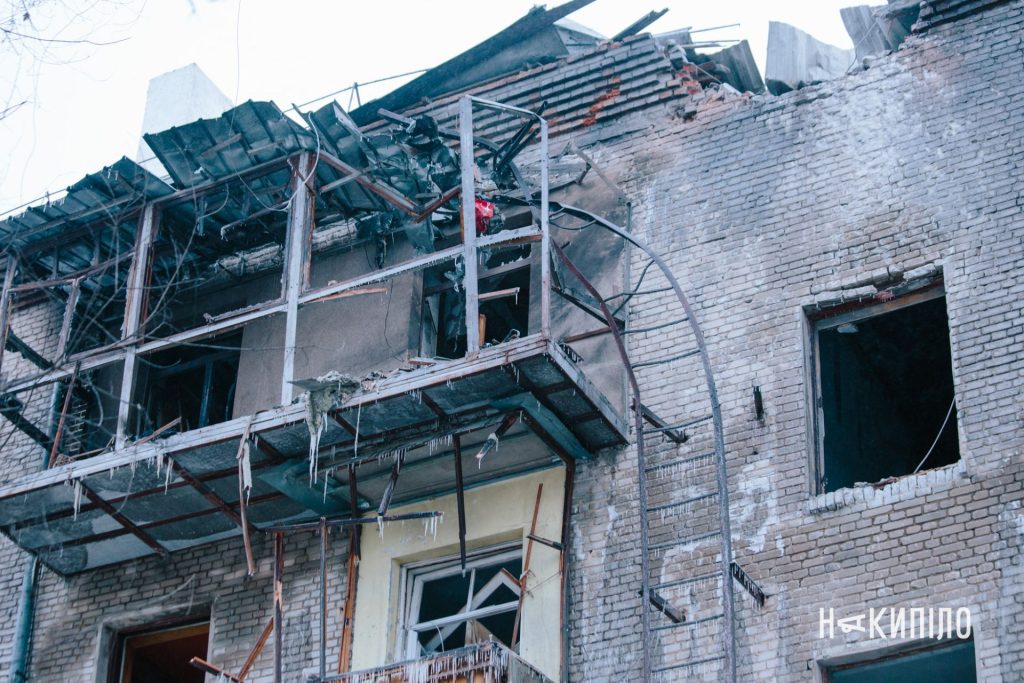 20 дронів і ракета: наслідки ударів по Харкову 8 будинок після обстрілу, пожежа