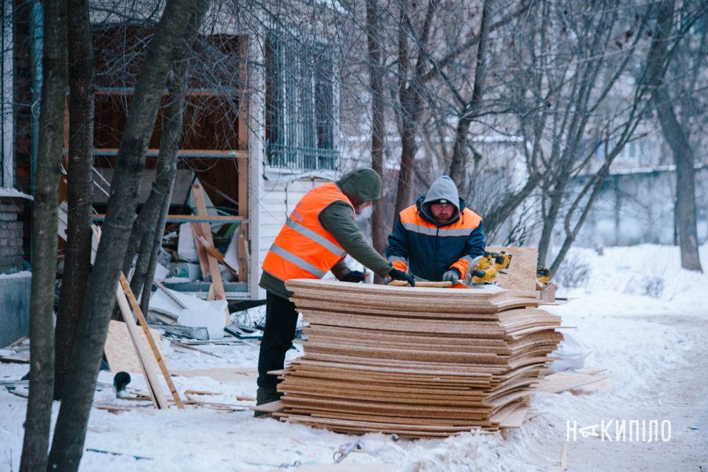 20 дронів і ракета: наслідки ударів по Харкову 9 комунальники, фанера, забивають вікна