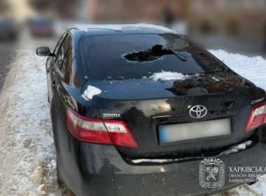 Пошкоджене авто внаслідок удару дрона, Харків