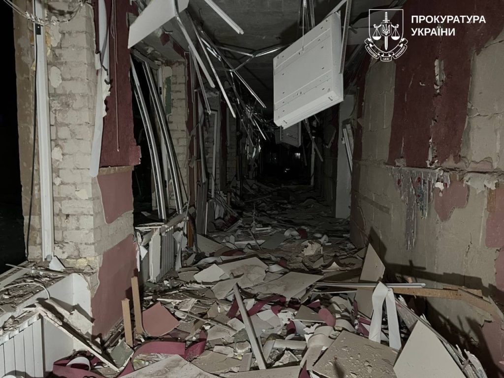 У Харкові від обстрілу постраждали працівники навчального закладу 3