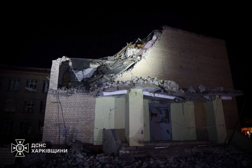 Майже 20 будинків пошкоджені в Харкові через російську атаку ввечері 26 січня 1 Пошкоджений російським ударом навчальний заклад у Харкові