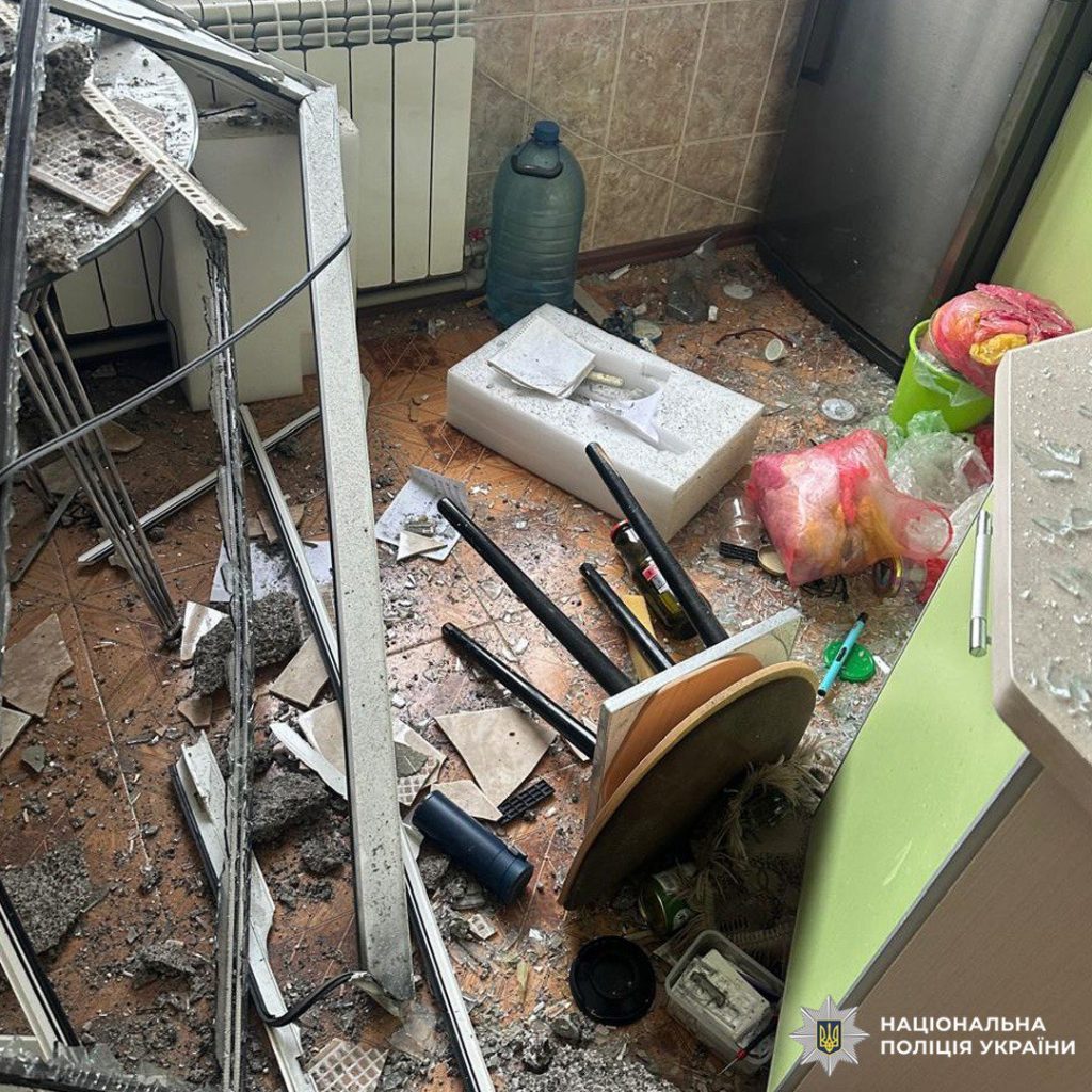 ворог атакує Харків дронами: зафіксовано влучання у кількох районах міста 5