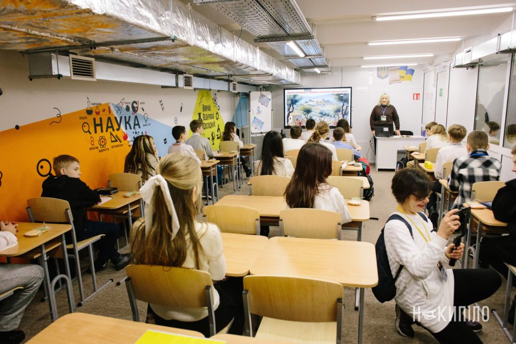 Ще на одній станції метро відкрили класи для навчання дітей 1