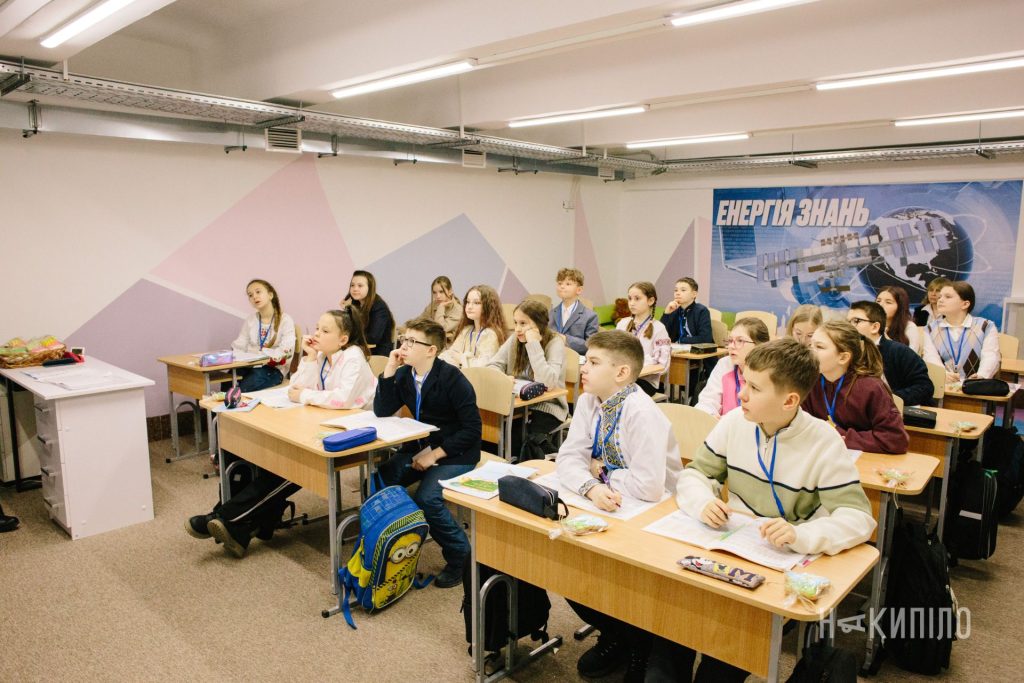 Ще на одній станції метро відкрили класи для навчання дітей 7