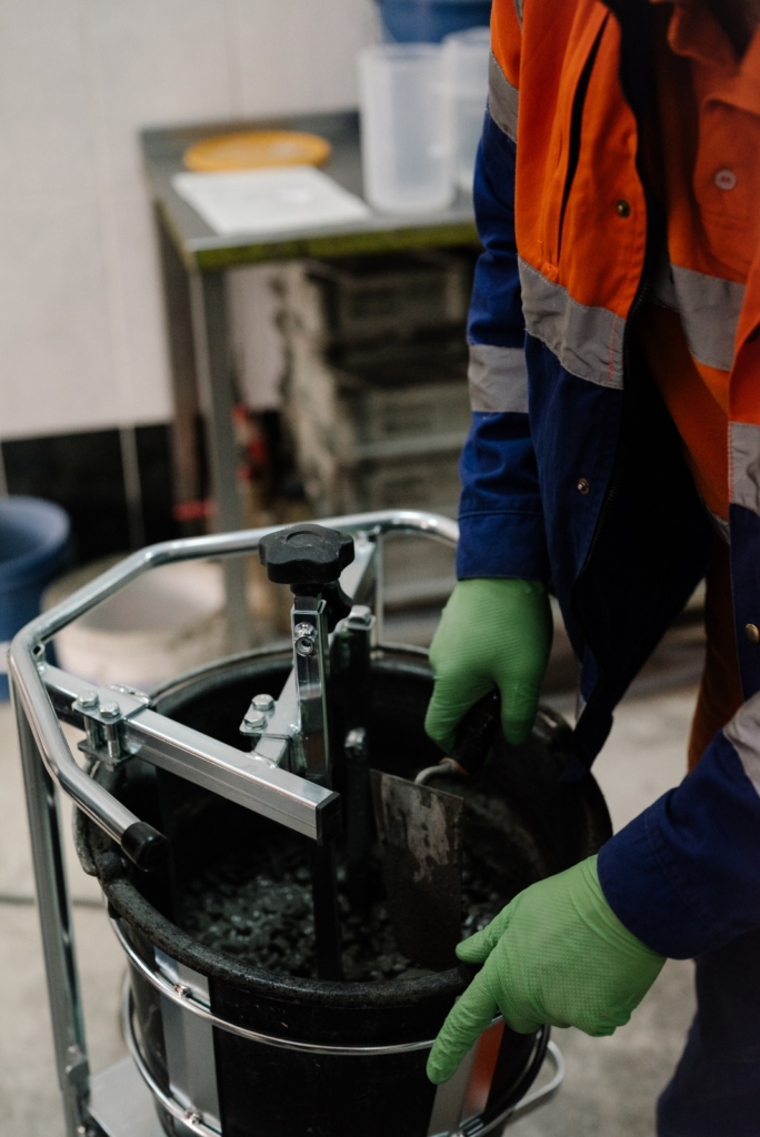 Будівництво — із відходів, тепло — із каналізації. Які ноу-хау з'явилися в повоєнному відновленні 14