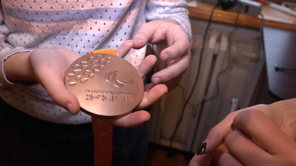 «Багато хто дивується, як я можу користуватися комп'ютером та інтернетом», — Марина Піддубна медаль