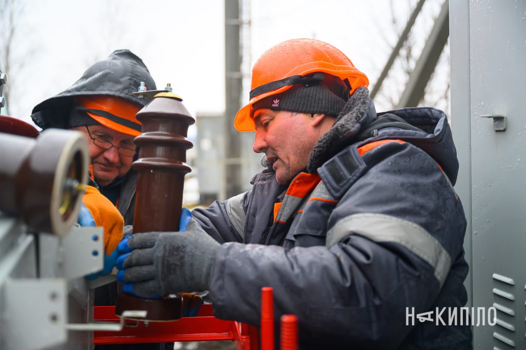 Світло з нуля. Як енергетики відновлюють Харківщину під обстрілами обленерго енергетіки світло трансформатор Фото:Ігор Лептуга