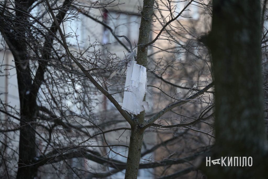 ворожий дрон зачепився за дерева. Фоторепортаж 7