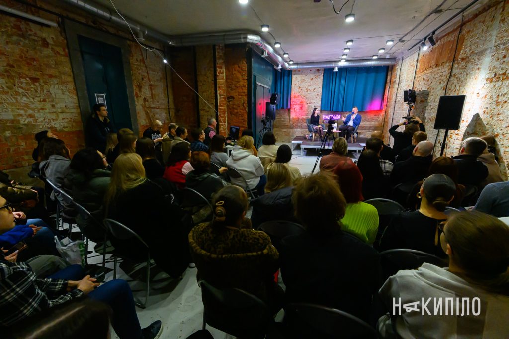 Харків'яни мали змогу поговорити з Дмитром Кулебою. Фоторепортаж Дмитро Кулеба,15 лютого 2026 року, презентація книги «Дипломатична кухня воєнного часу» ,DRUK,фото:Ігор Лептуга