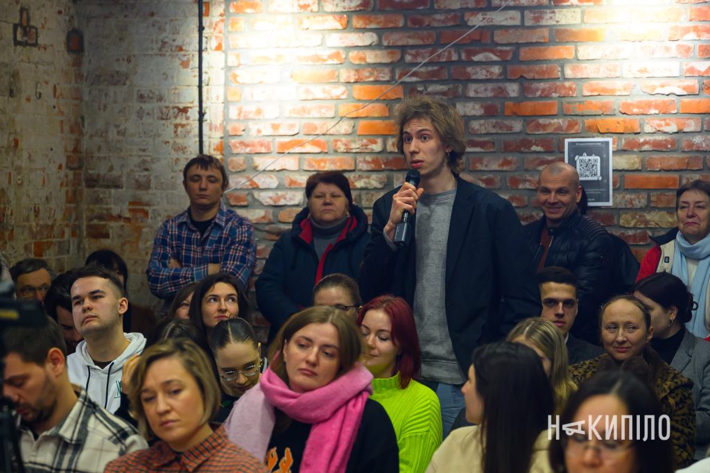 Харків'яни мали змогу поговорити з Дмитром Кулебою. Фоторепортаж Дмитро Кулеба,15 лютого 2026 року, презентація книги «Дипломатична кухня воєнного часу» ,DRUK,фото:Ігор Лептуга