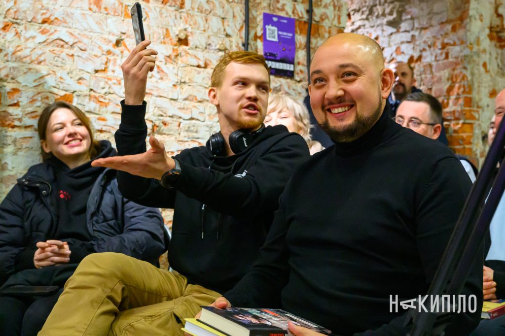 Харків'яни мали змогу поговорити з Дмитром Кулебою. Фоторепортаж Дмитро Кулеба,15 лютого 2026 року, презентація книги «Дипломатична кухня воєнного часу» ,DRUK,фото:Ігор Лептуга