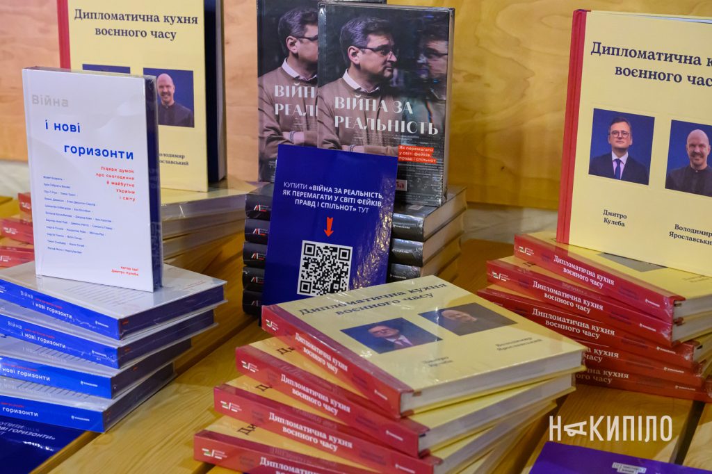 Харків'яни мали змогу поговорити з Дмитром Кулебою. Фоторепортаж благодійна вечеря в межах збору «Накипіло» та «Повернись Живим» за участі Дмитра Кулеби, «Благовіщенський Курінь», вул Різдвяна, 33, 15 лютого 2026 року, фото: Ігор Лептуга