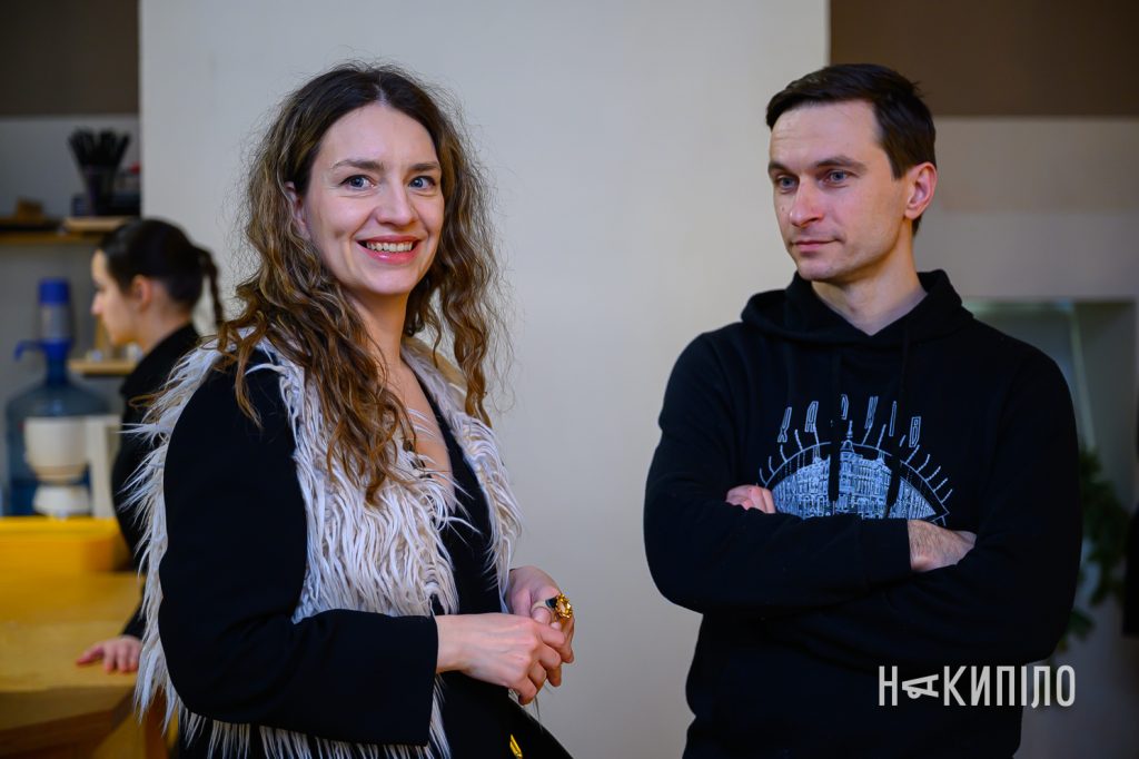 Харків'яни мали змогу поговорити з Дмитром Кулебою. Фоторепортаж благодійна вечеря в межах збору «Накипіло» та «Повернись Живим» за участі Дмитра Кулеби, «Благовіщенський Курінь», вул Різдвяна, 33, 15 лютого 2026 року, фото: Ігор Лептуга