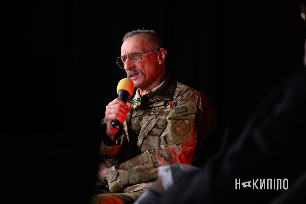 Тоді почалася війна. У Харкові згадали Майдан і Небесну Сотню Дискусія про Євромайдан,Володимир Чистилін, координатор харківського Євромайдану, заслужений журналіст України, громадський активіст,Олесь Штефчук, учасник обох Майданів, організатор харківського ВелоМайдану,Леонід Онищенко, учасник обох Майданів, науковий співробітник, капітан Збройних сил Отець Віктор Маринчак, настоятель храму Іоанна Богослова Православної церкви України, духівник харківського Євромайдану Модераторка — Аліка Піхтерева, журналістка «Накипіло»,фото:Ігор Лептуга