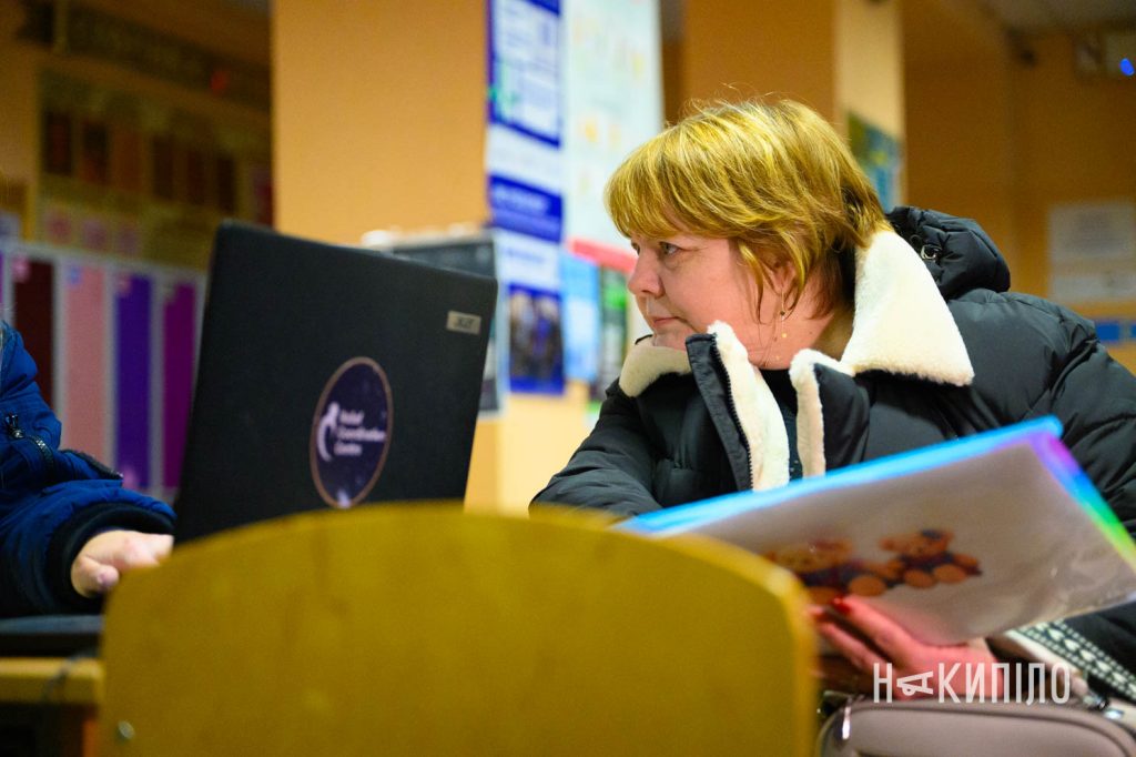 Як працює транзитний центр для евакуйованих у Харкові. Фото Як працює транзитний центр для евакуйованих у Харкові. Фото