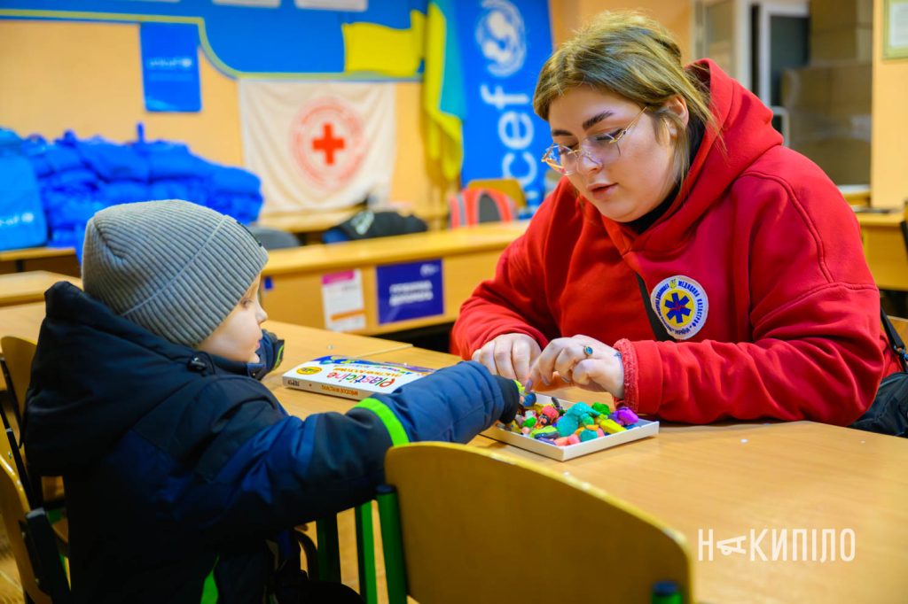 Як працює транзитний центр для евакуйованих у Харкові. Фото Як працює транзитний центр для евакуйованих у Харкові. Фото