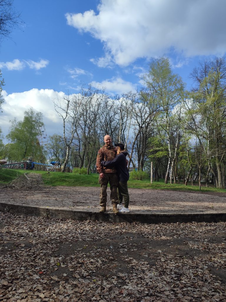 Дівчинка, в яку він закохався. Жінка, яка пам'ятає: історія дружини полеглого захисника з Харківщини Дівчинка, в яку він закохався. Жінка, яка пам'ятає: історія дружини полеглого захисника з Харківщини