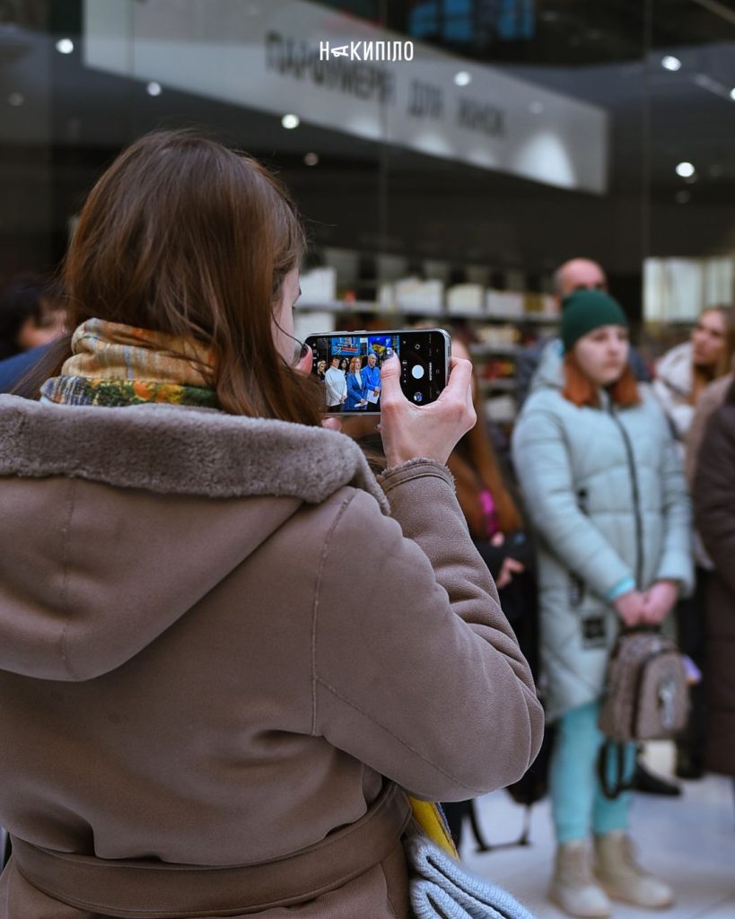 У центрі Харкова з’явилася інсталяція, присвячена торгівлі людьми У центрі Харкова з’явилася інсталяція, присвячена торгівлі людьми