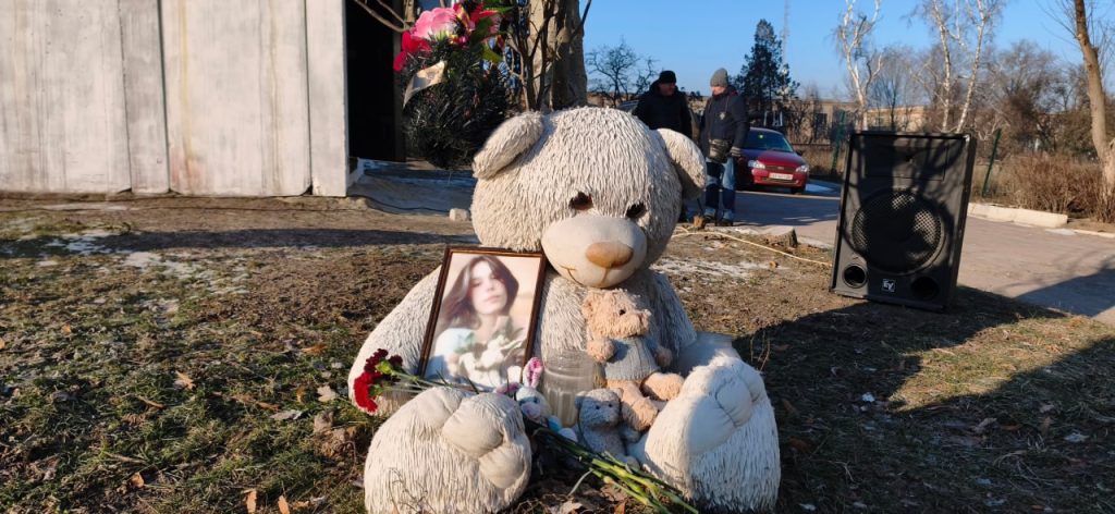 В Ізюмі вшанували пам‘ять жителів, загиблих торік від ракетного удару 2