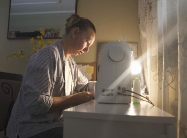 Швея за машинкою