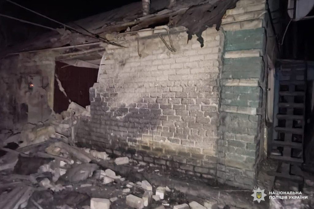 На Харківщині росія атакувала приватні будинки та авто «Укрпошти» На Харківщині росія атакувала приватні будинки та авто «Укрпошти»